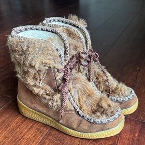 Vintage Women’s Faux Fur Wedge Suede Boots, Size 8, color Brown.